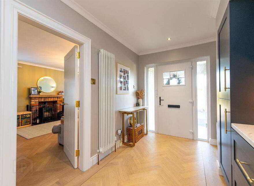 136 Dromore Road, Ballynahinch, BT24 8HX