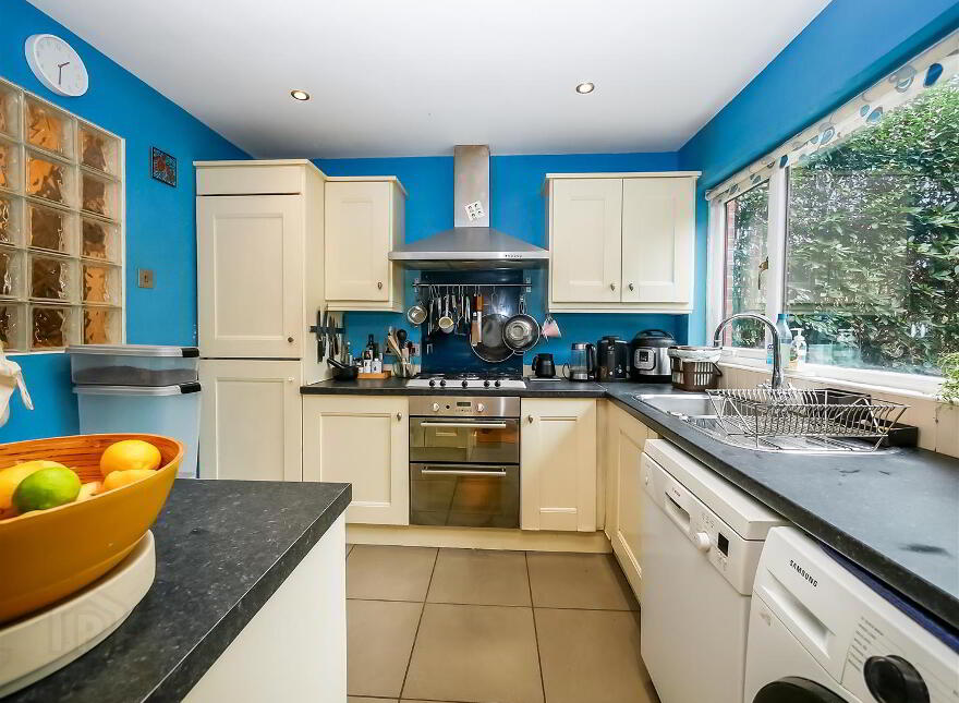 2 Hampton Parade, Ormeau Embankment, Belfast, BT7 3EQ