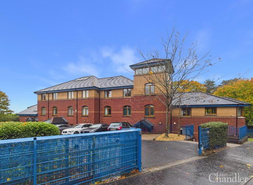 10 Oakhill, Castlereagh, Belfast, BT5 7GS