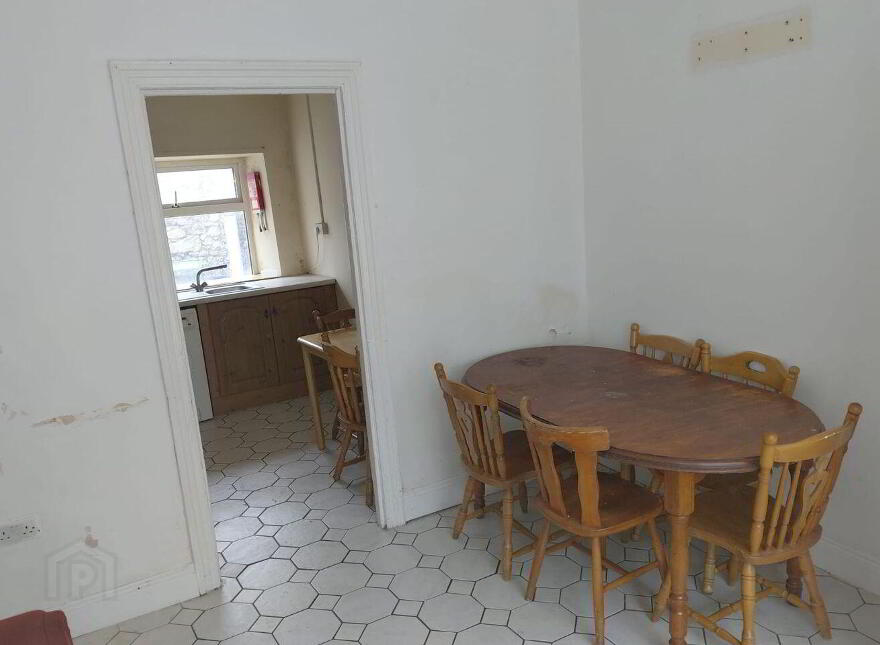 10c Pearse Street, Cahir, E21R656
