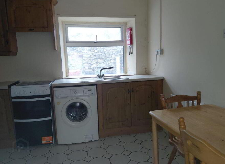 10c Pearse Street, Cahir, E21R656