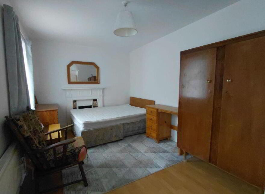 10c Pearse Street, Cahir, E21R656