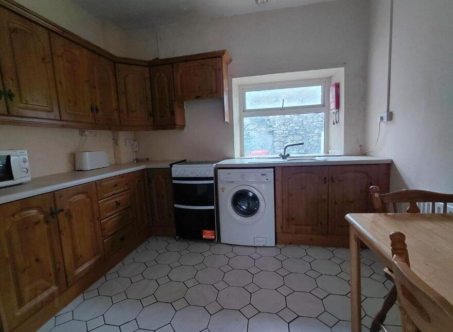 10c Pearse Street, Cahir, E21R656
