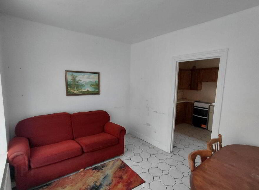 10c Pearse Street, Cahir, E21R656