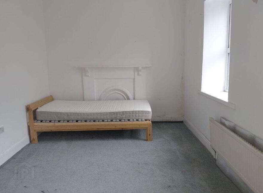 10c Pearse Street, Cahir, E21R656