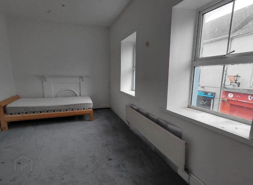10c Pearse Street, Cahir, E21R656