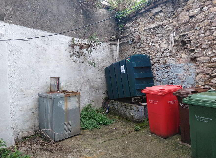 10c Pearse Street, Cahir, E21R656