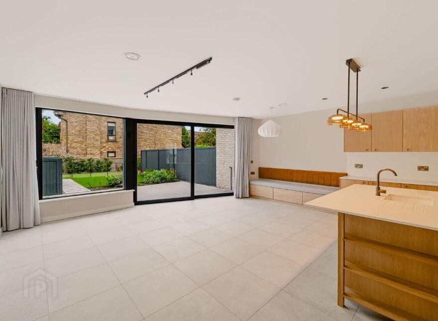 Merrion Gardens, Ballsbridge, Ballsbridge, D04V2N4