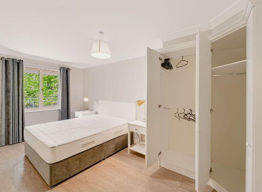 The Pines, Herbert Park Lane, Ballsbridge, Ballsbridge, D04FX38