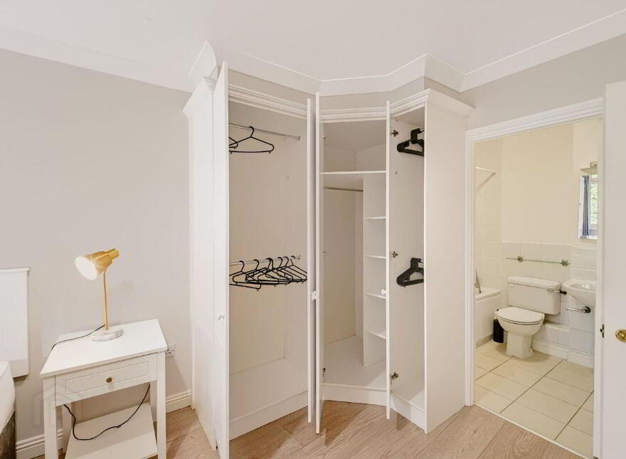 The Pines, Herbert Park Lane, Ballsbridge, Ballsbridge, D04FX38