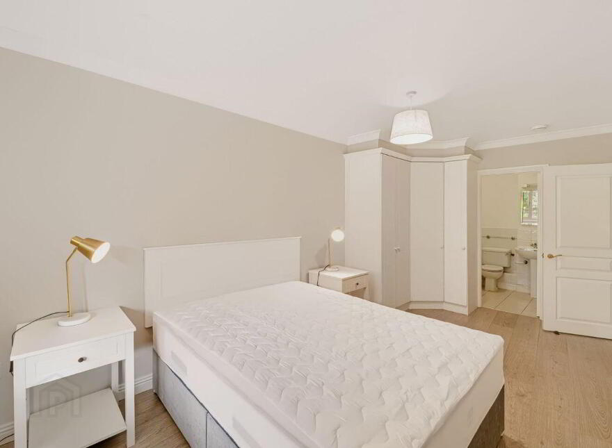 The Pines, Herbert Park Lane, Ballsbridge, Ballsbridge, D04FX38