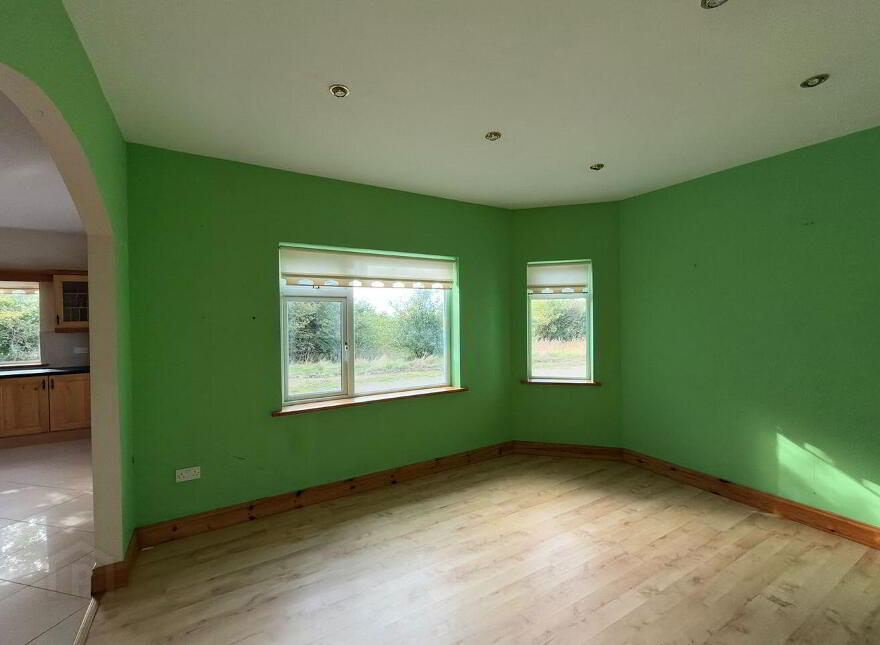 Ballyhow, Screen, Y21VX32