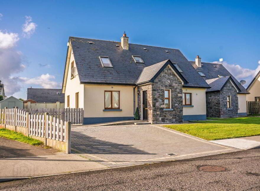 C77 Cahermore Holiday Village, Enniscrone, F26P276