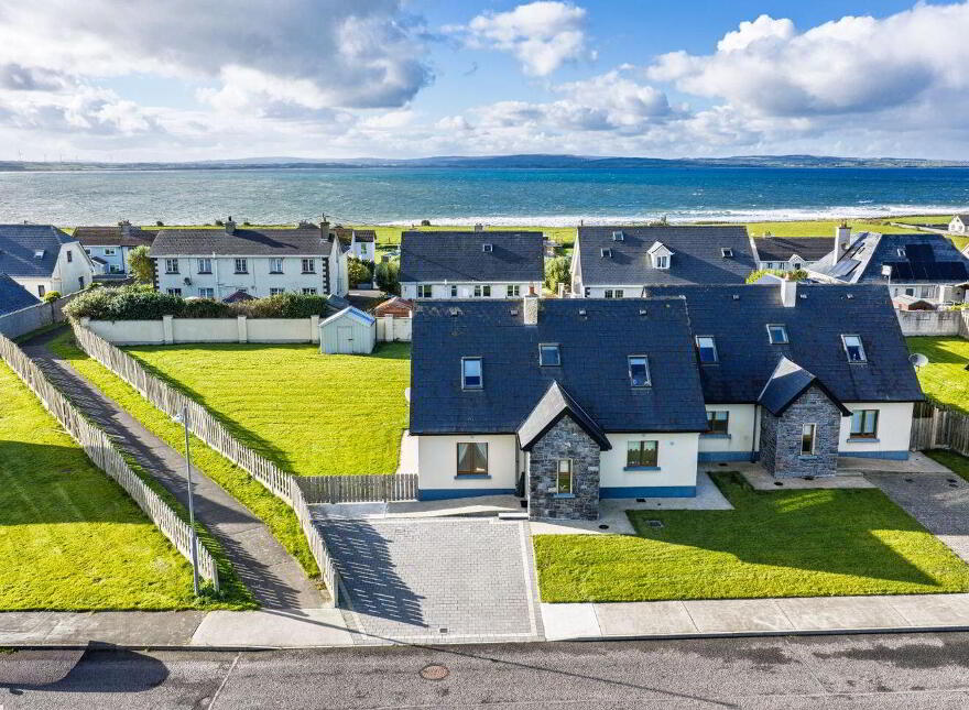 C77 Cahermore Holiday Village, Enniscrone, F26P276