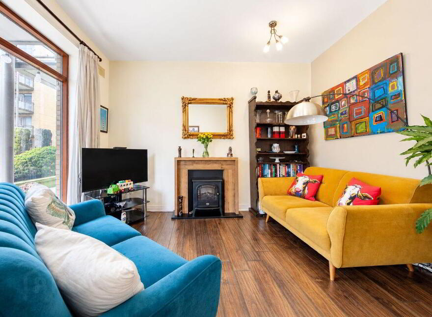Block E, 212 Castleforbes Square, Ifsc, Ifsc, D01R667