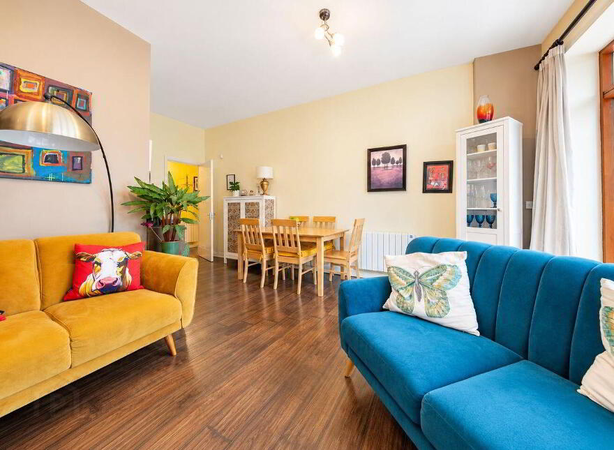 Block E, 212 Castleforbes Square, Ifsc, Ifsc, D01R667