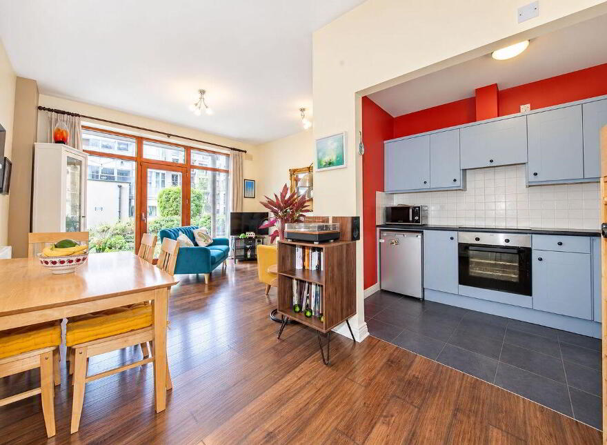 Block E, 212 Castleforbes Square, Ifsc, Ifsc, D01R667