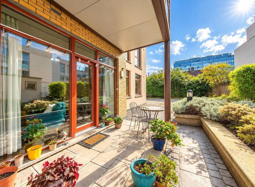 Block E, 212 Castleforbes Square, Ifsc, Ifsc, D01R667