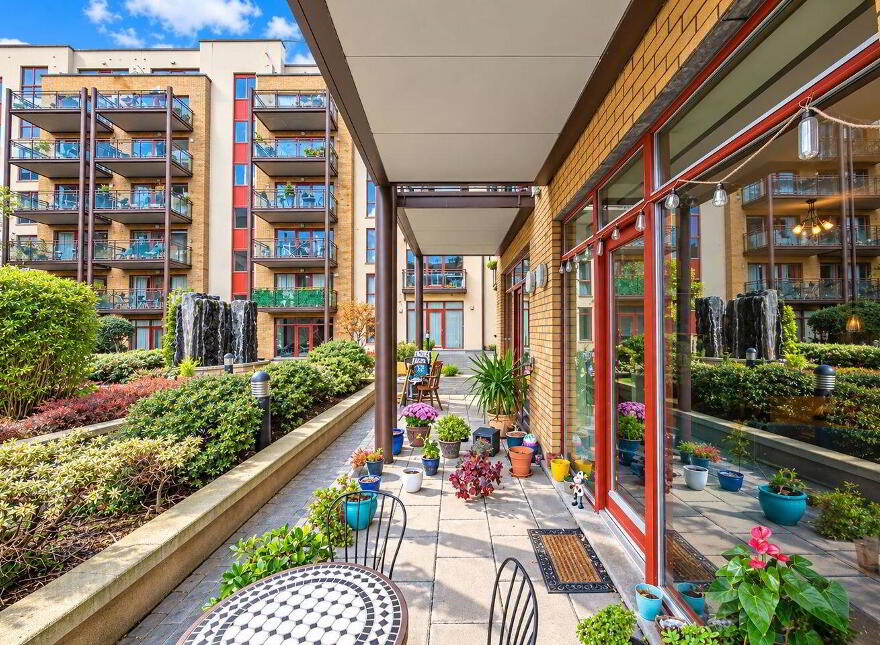 Block E, 212 Castleforbes Square, Ifsc, Ifsc, D01R667