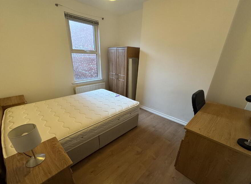 Flat 2, 10 Wellesley Avenue, Belfast, BT9 6DG