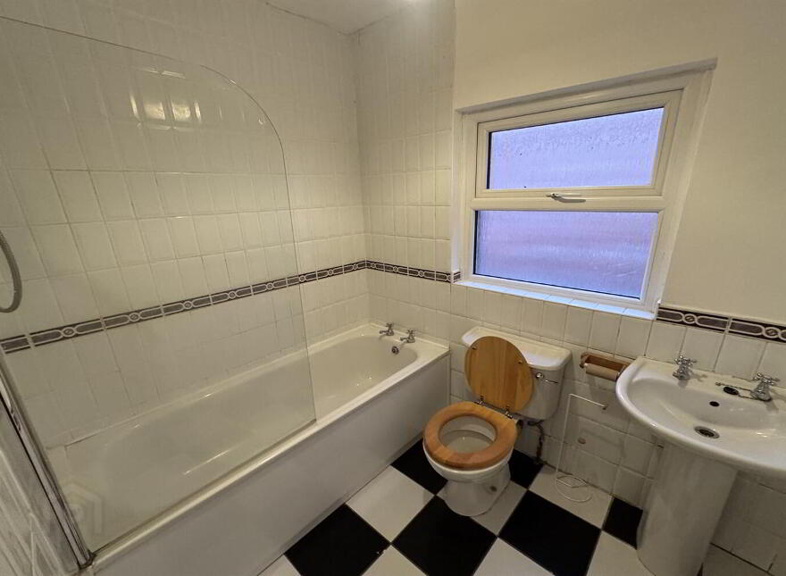 Flat 2, 10 Wellesley Avenue, Belfast, BT9 6DG
