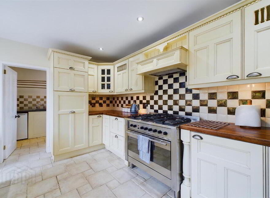 375 Upper Newtownards Road, Belfast, BT4 3LF