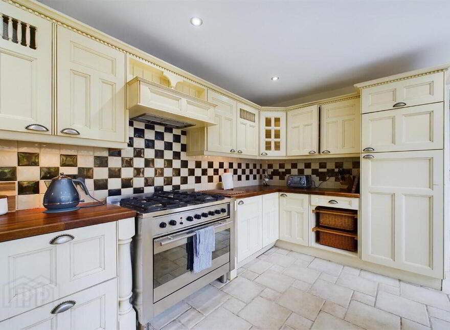 375 Upper Newtownards Road, Belfast, BT4 3LF
