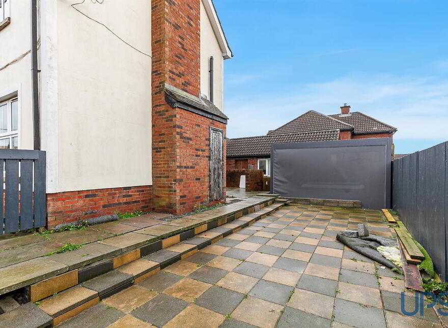 112 Lagmore Glen, Stewartstown Road, Dunmurry, Belfast, BT17 0WB