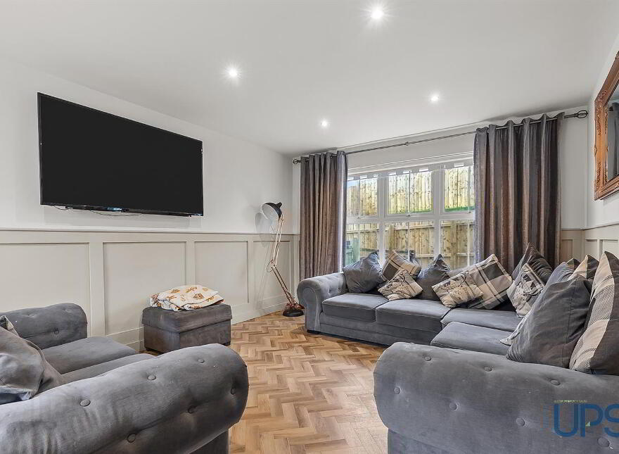 112 Lagmore Glen, Stewartstown Road, Dunmurry, Belfast, BT17 0WB