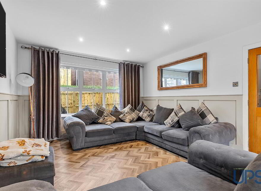 112 Lagmore Glen, Stewartstown Road, Dunmurry, Belfast, BT17 0WB
