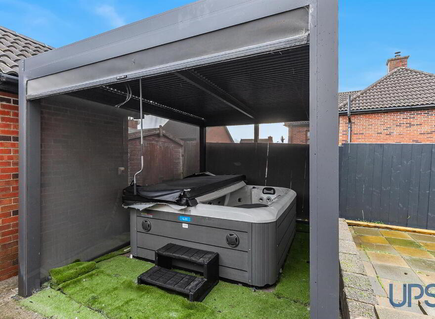 112 Lagmore Glen, Stewartstown Road, Dunmurry, Belfast, BT17 0WB