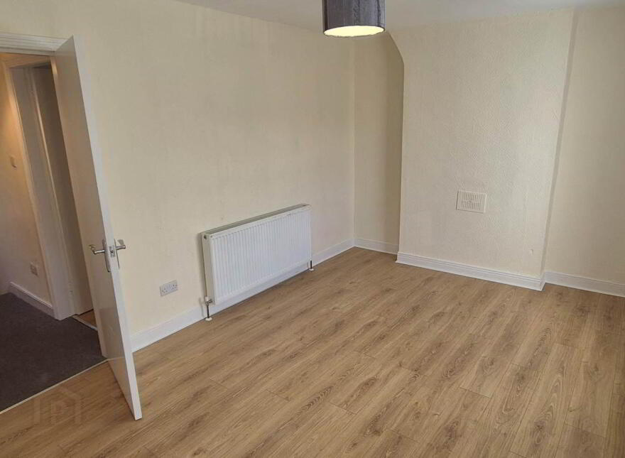 8 Maybrook Terrace, Buncrana Road, Derry, BT48 7QW