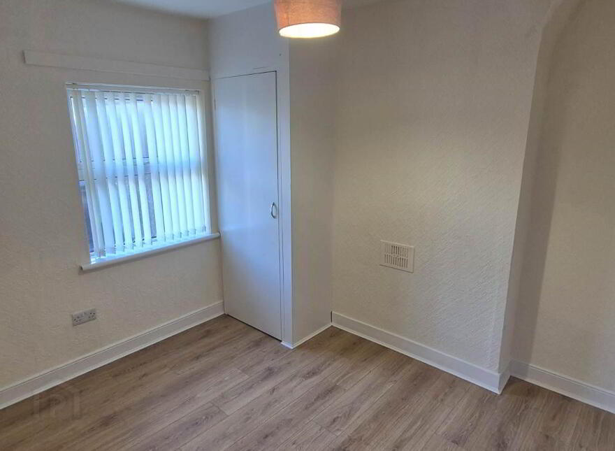 8 Maybrook Terrace, Buncrana Road, Derry, BT48 7QW