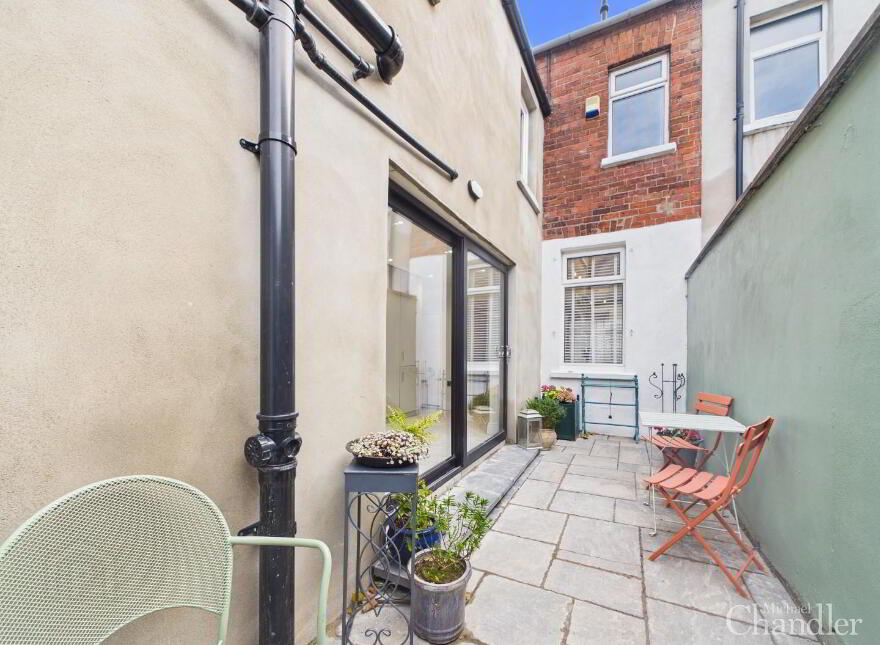 81 Deramore Avenue, Belfast, BT7 3ES