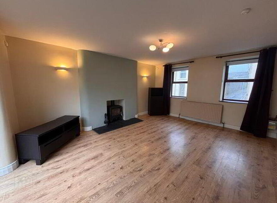 18 Mary Street, Warrenpoint, BT34 3NT