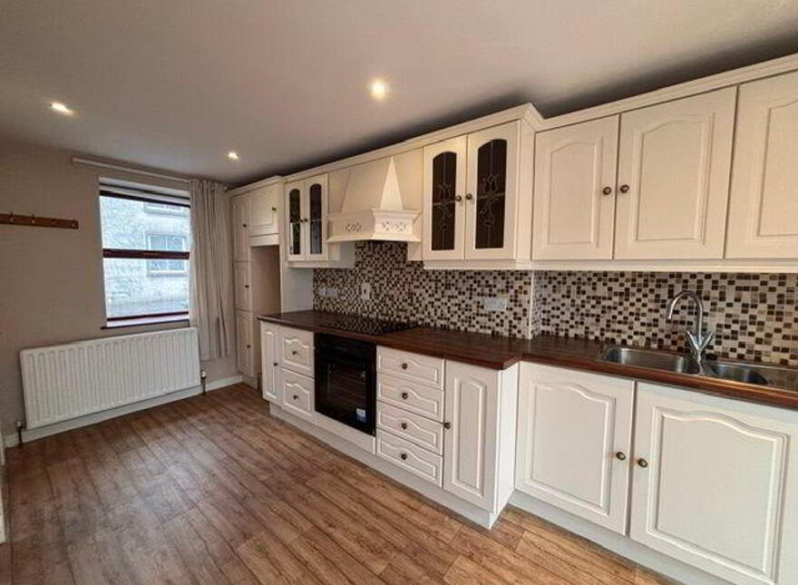 18 Mary Street, Warrenpoint, BT34 3NT