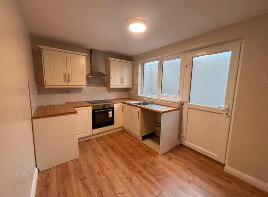 16 Mary Street, Warrenpoint, BT34 3NT