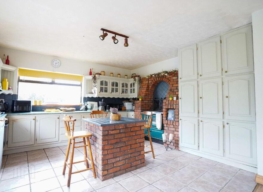 Knockbrack, Knocknagoshel, V92X437