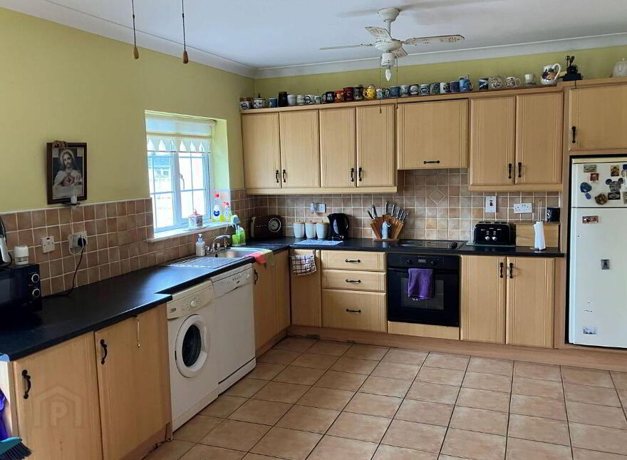 8 Cois Na Habhainn, Abbeyknockmoy, H54WE02