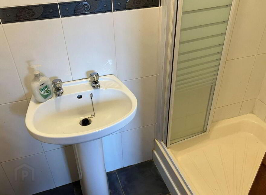 8 Cois Na Habhainn, Abbeyknockmoy, H54WE02