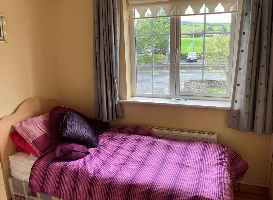 8 Cois Na Habhainn, Abbeyknockmoy, H54WE02