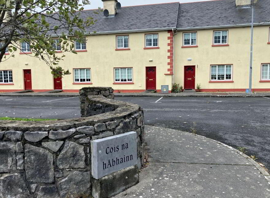 8 Cois Na Habhainn, Abbeyknockmoy, H54WE02