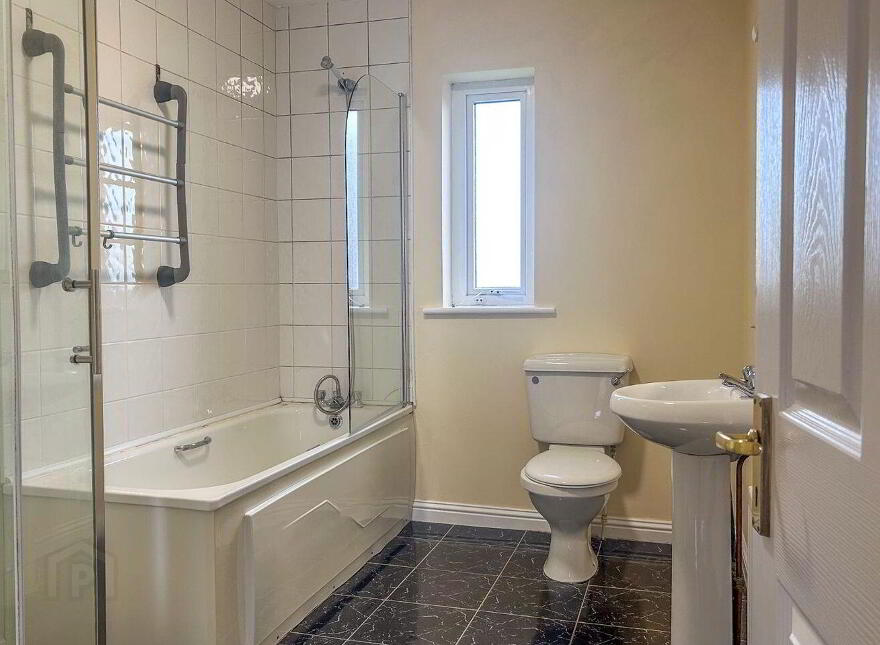 204 Palace Fields, Tuam, H54W240