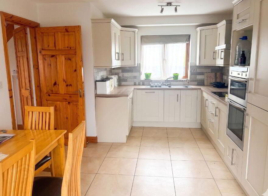 1 Eyeries Village, Beara, P75CK82
