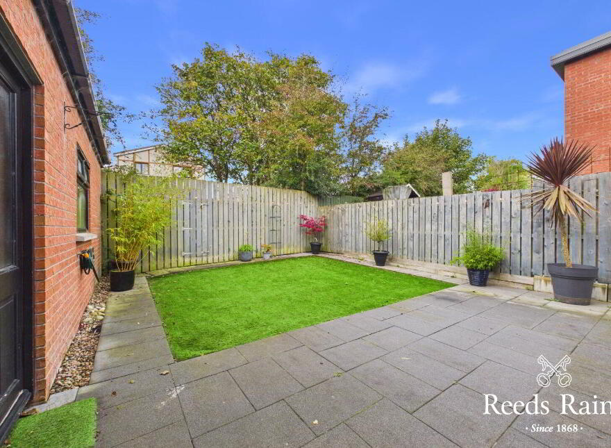 18 Highgrove Green, Carrickfergus, BT38 9UB