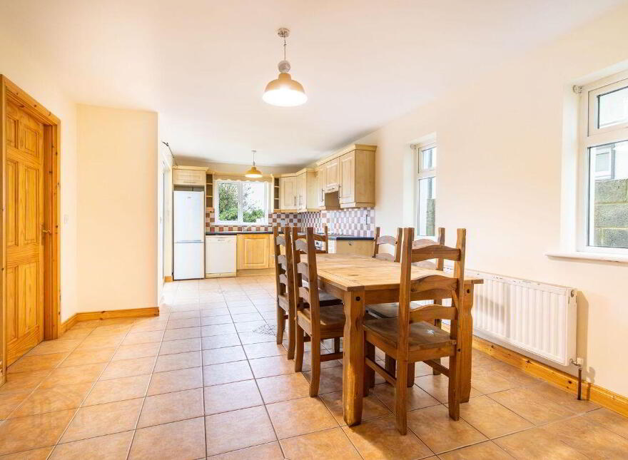 24 Rathcluain Village, Kiltimagh, F12F856