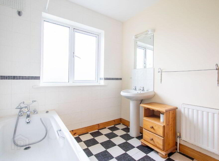 24 Rathcluain Village, Kiltimagh, F12F856