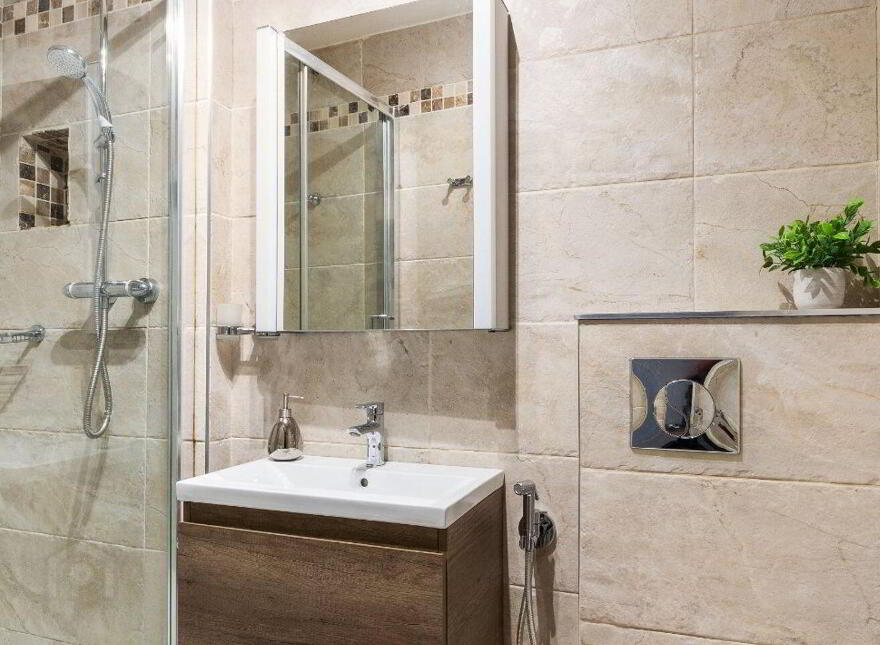 28 Ha'Penny Bridge House, Ormond Quay Lower, Dublin 1, D01WF24