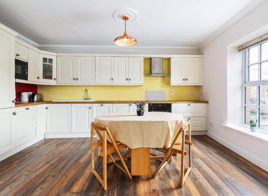 28 Ha'Penny Bridge House, Ormond Quay Lower, Dublin 1, D01WF24