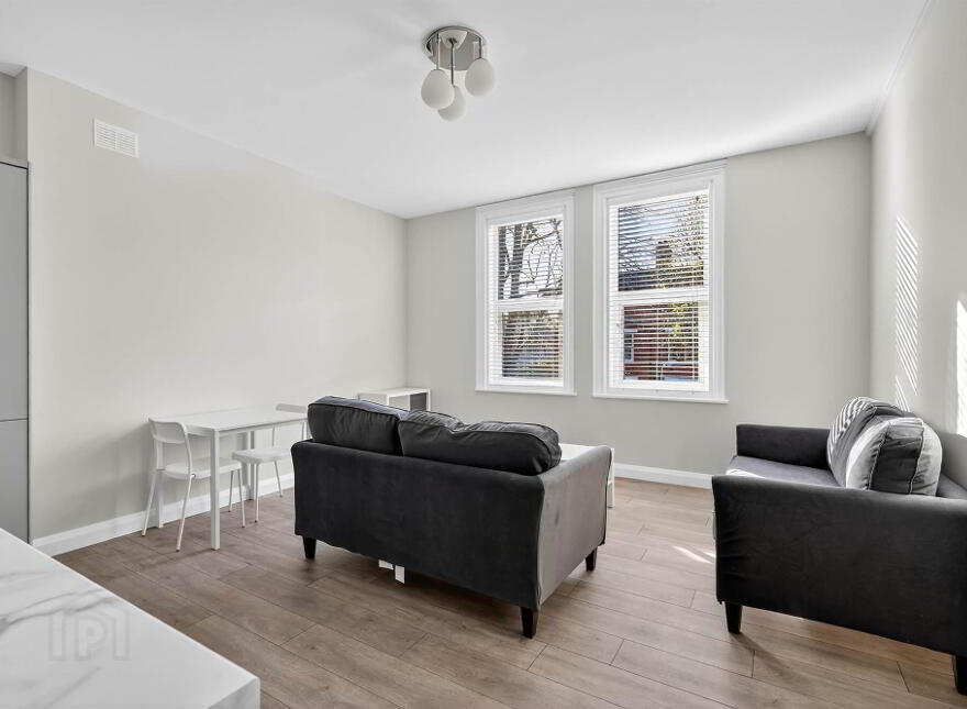 Apt 2, 56 Myrtlefield Park, Belfast, BT9 6NG